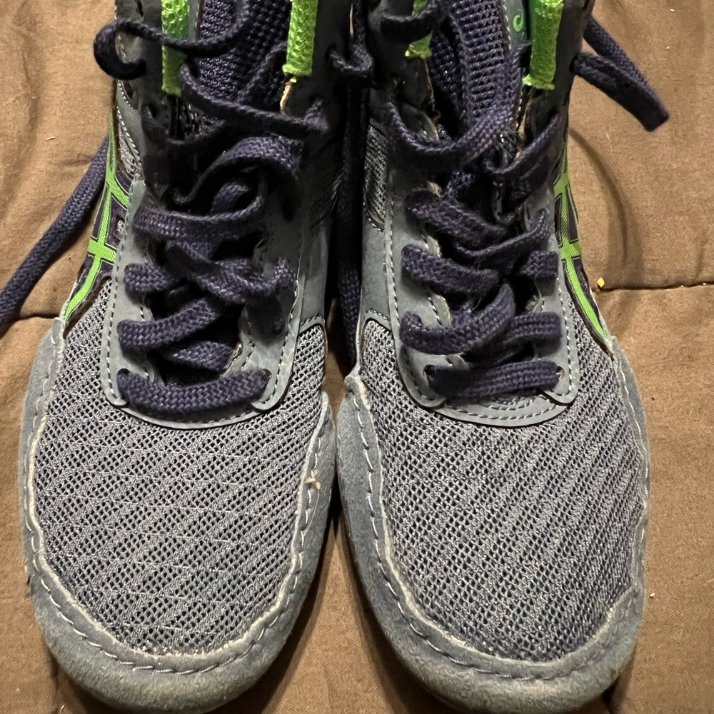 Asics Kids' Navy and Lime wrestling Sneakers